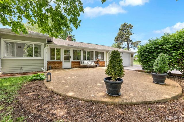 86 Flamingo Drive, Crestwood, MO 63123
