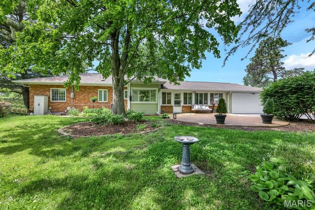 86 Flamingo Drive, Crestwood, MO 63123