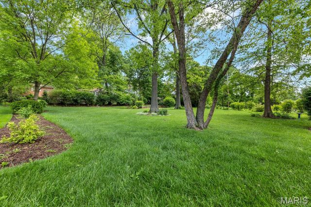 86 Flamingo Drive, Crestwood, MO 63123