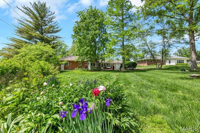 86 Flamingo Drive, Crestwood, MO 63123