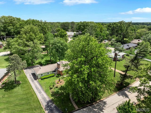 86 Flamingo Drive, Crestwood, MO 63123