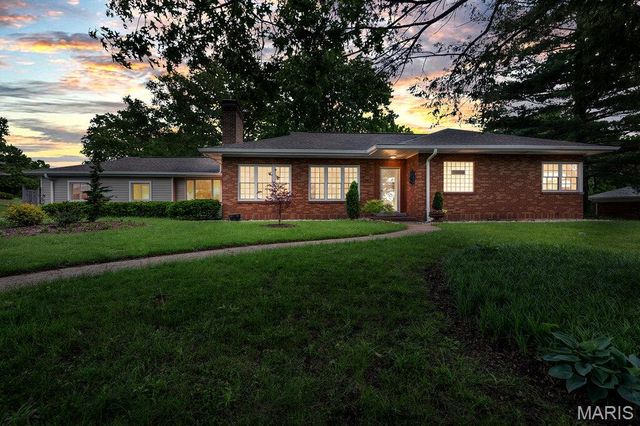 86 Flamingo Drive, Crestwood, MO 63123