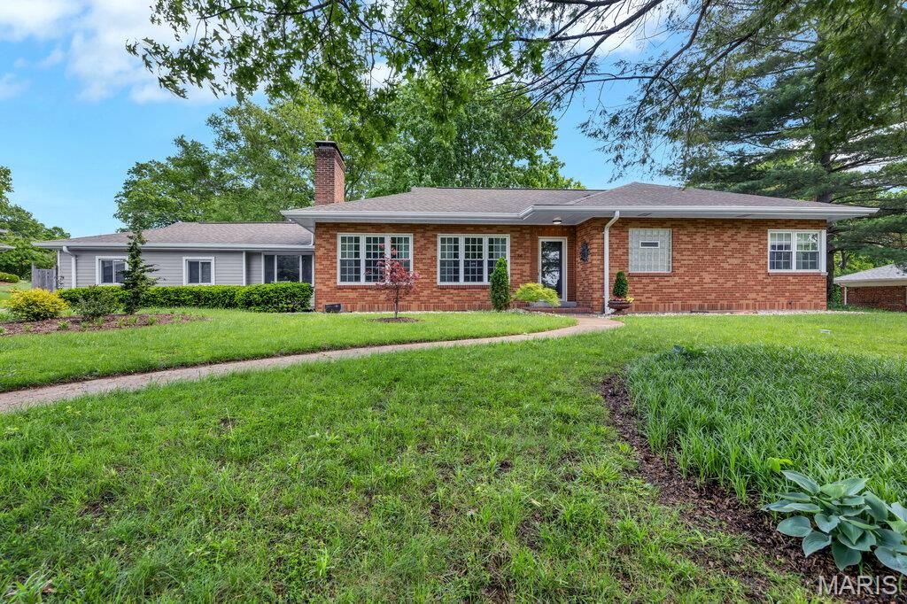 86 Flamingo Drive, Crestwood, MO 63123