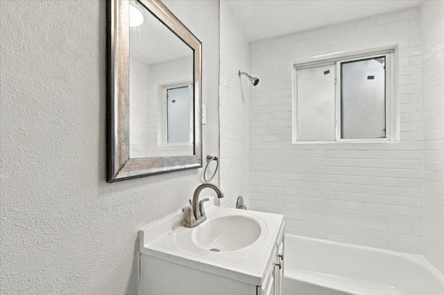 2842 Harlandale Avenue, Dallas, TX 75216