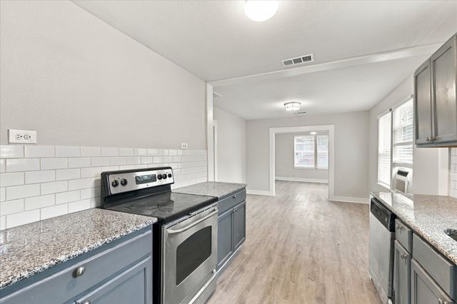 2842 Harlandale Avenue, Dallas, TX 75216