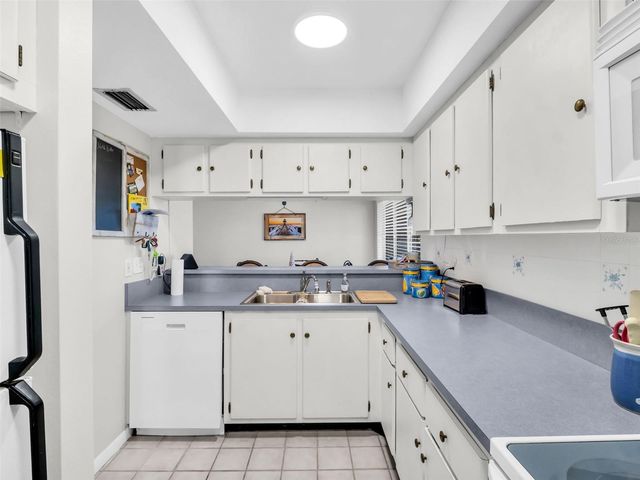 616 WINDRUSH BAY DRIVE 616, Tarpon Springs, FL 34689