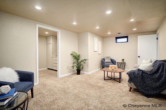 1602 CROOK AVE, Cheyenne, WY 82001