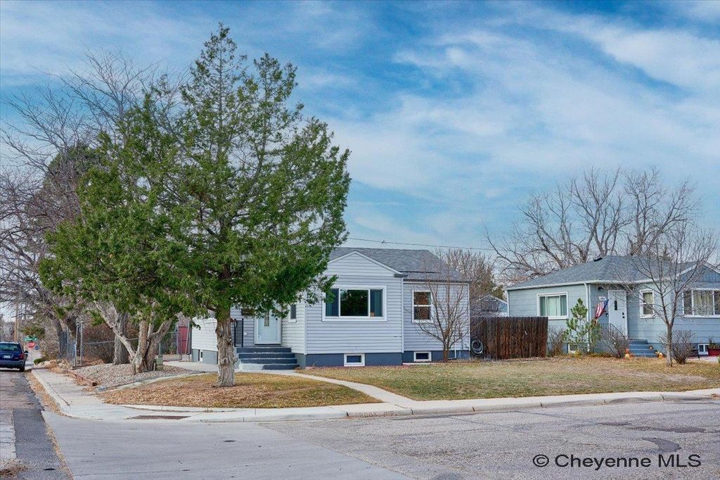 1602 CROOK AVE, Cheyenne, WY 82001