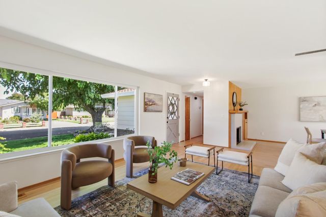 9418 Sara St, Elk Grove, CA 95624