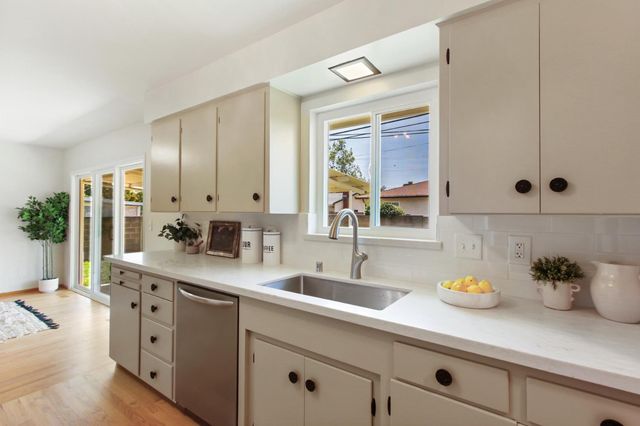 9418 Sara St, Elk Grove, CA 95624