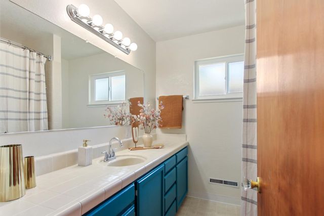9418 Sara St, Elk Grove, CA 95624