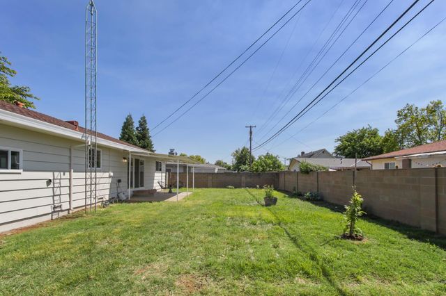 9418 Sara St, Elk Grove, CA 95624