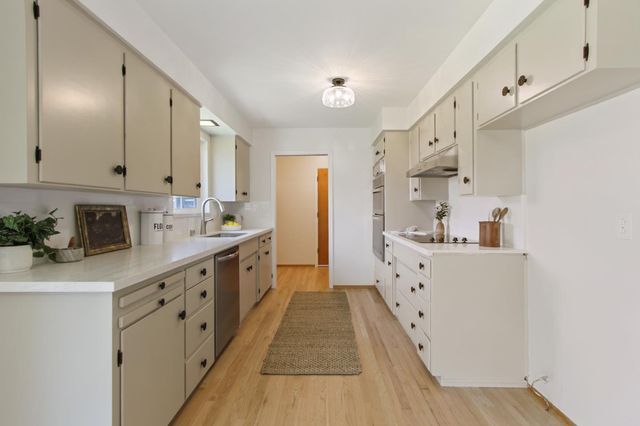 9418 Sara St, Elk Grove, CA 95624