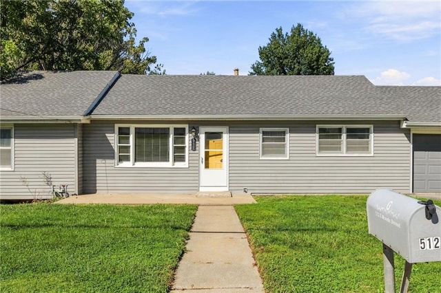 512 E Woods Street, Smithville, MO 64089