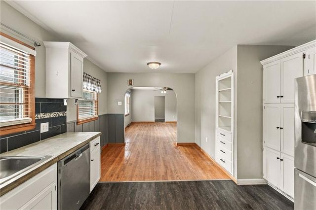 512 E Woods Street, Smithville, MO 64089