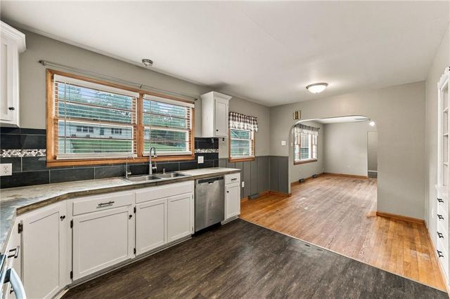 512 E Woods Street, Smithville, MO 64089