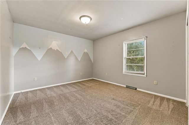 512 E Woods Street, Smithville, MO 64089