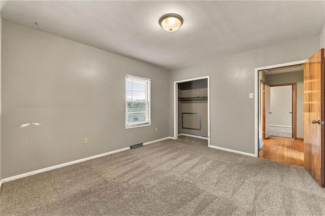 512 E Woods Street, Smithville, MO 64089