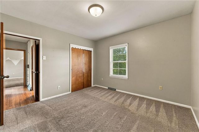 512 E Woods Street, Smithville, MO 64089