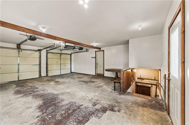 512 E Woods Street, Smithville, MO 64089