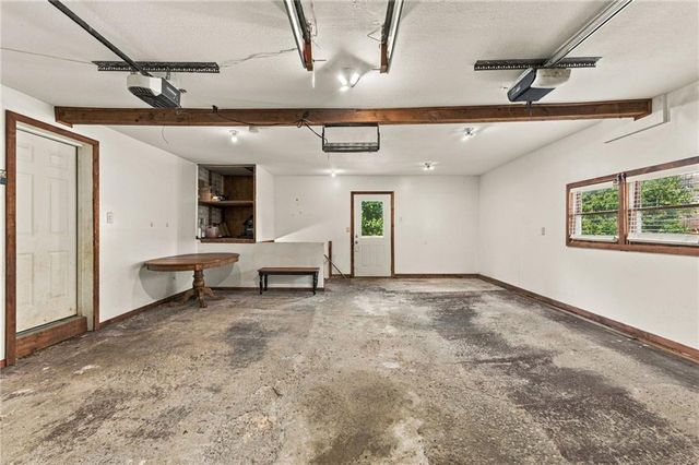 512 E Woods Street, Smithville, MO 64089