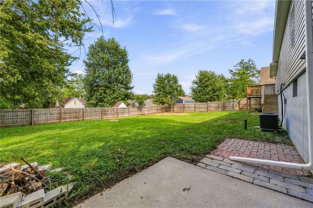 512 E Woods Street, Smithville, MO 64089