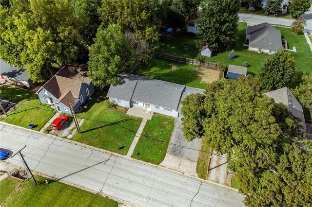 512 E Woods Street, Smithville, MO 64089