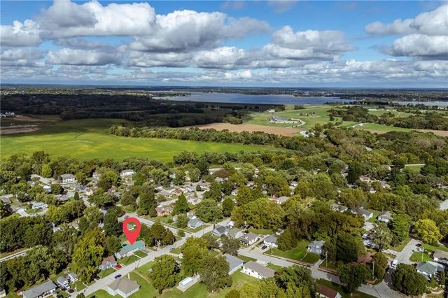 512 E Woods Street, Smithville, MO 64089