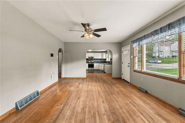 512 E Woods Street, Smithville, MO 64089