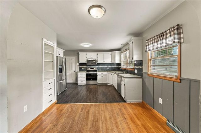512 E Woods Street, Smithville, MO 64089