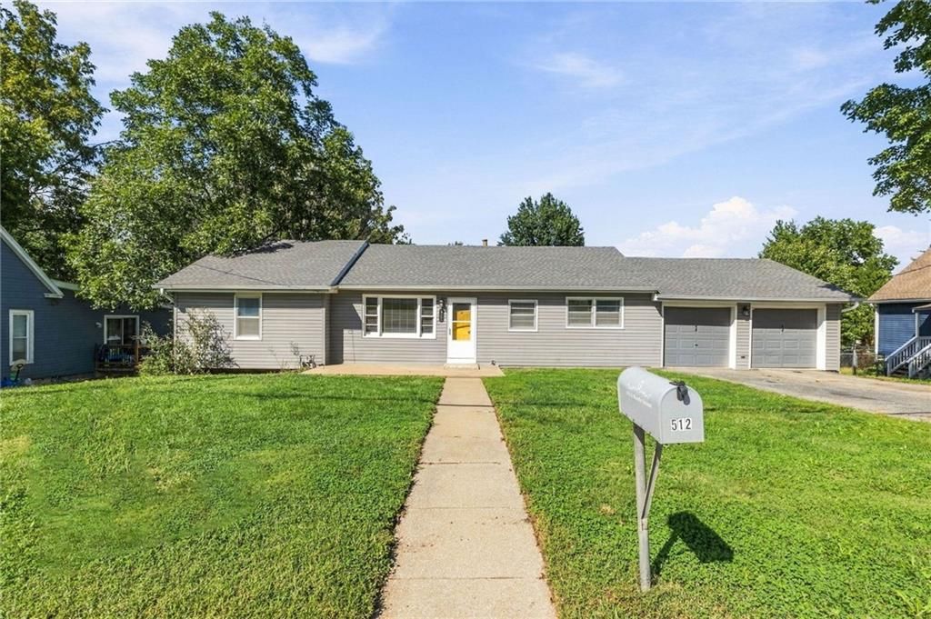 512 E Woods Street, Smithville, MO 64089