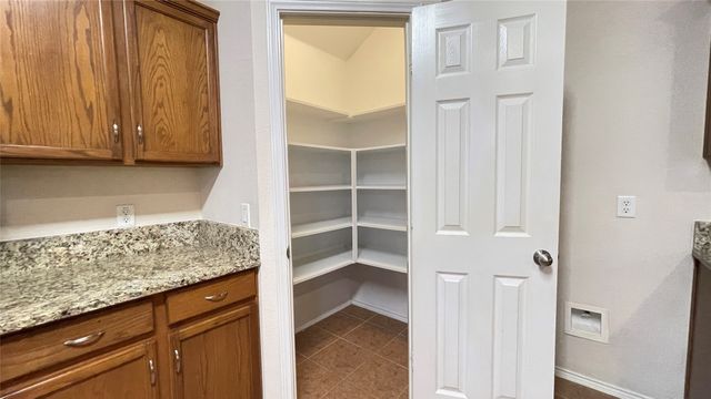 8210 Mossberg Drive, Arlington, TX 76002