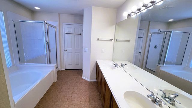 8210 Mossberg Drive, Arlington, TX 76002