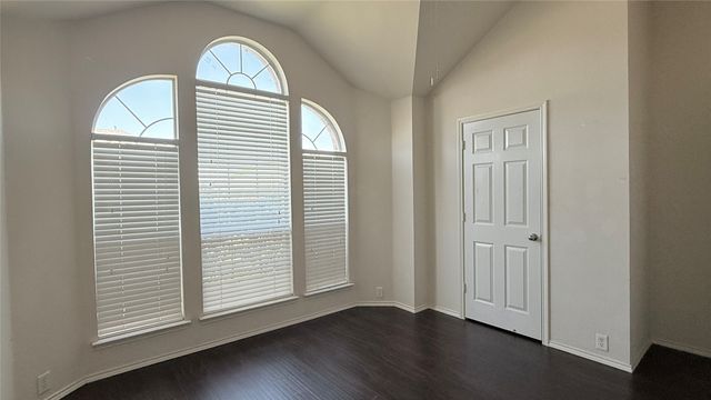 8210 Mossberg Drive, Arlington, TX 76002