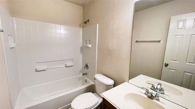 8210 Mossberg Drive, Arlington, TX 76002