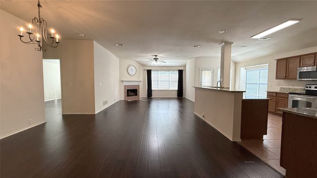 8210 Mossberg Drive, Arlington, TX 76002