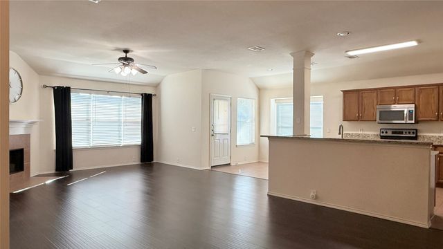 8210 Mossberg Drive, Arlington, TX 76002