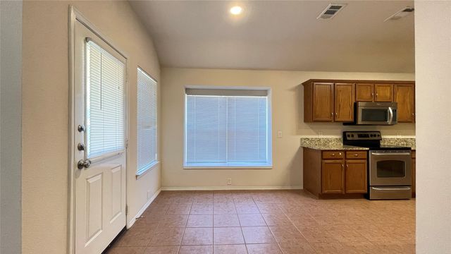 8210 Mossberg Drive, Arlington, TX 76002