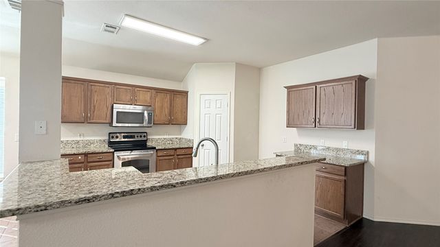 8210 Mossberg Drive, Arlington, TX 76002