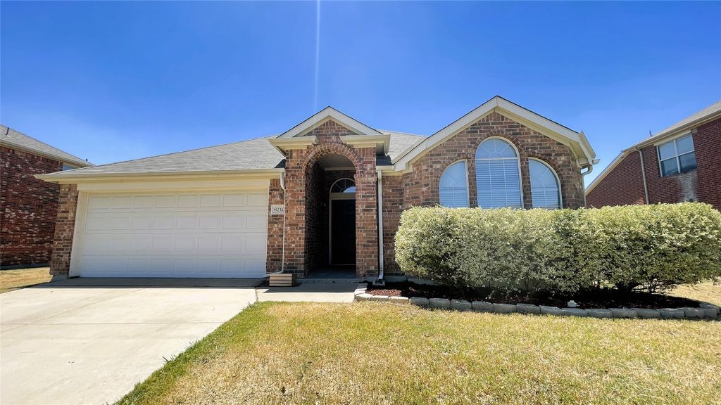 8210 Mossberg Drive, Arlington, TX 76002