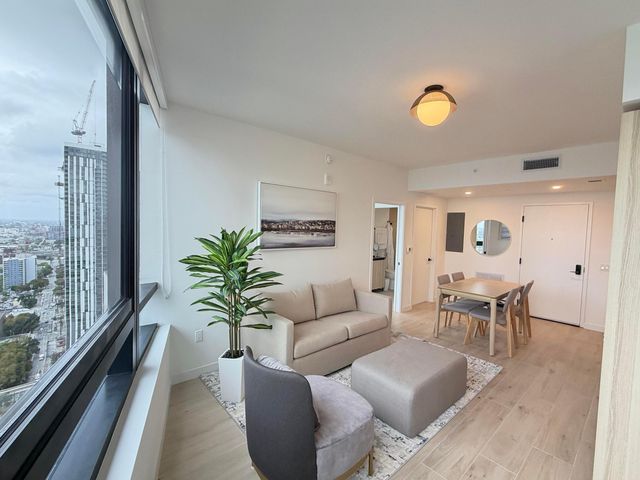 225 N Miami Avenue 3502, Miami, FL 33128