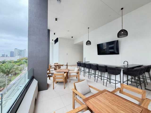 225 N Miami Avenue 3502, Miami, FL 33128