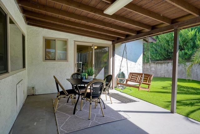 111 Village Run W, Encinitas, CA 92024