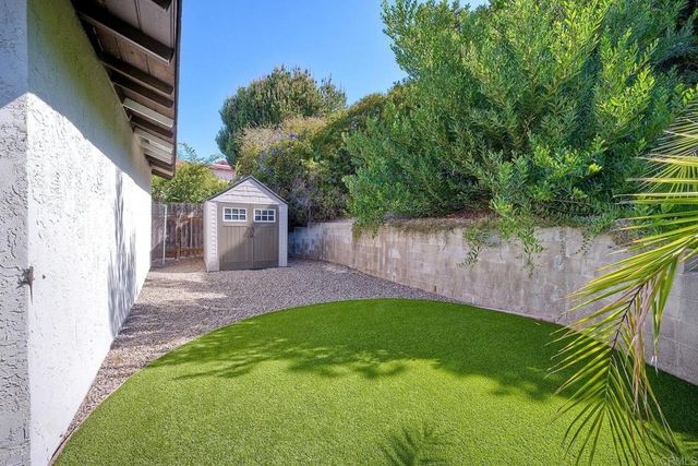 111 Village Run W, Encinitas, CA 92024