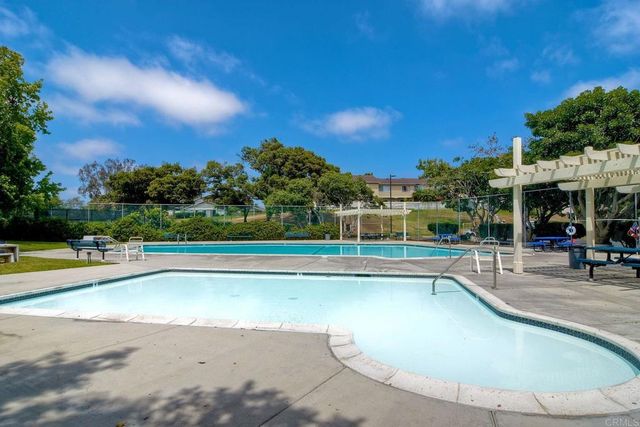111 Village Run W, Encinitas, CA 92024