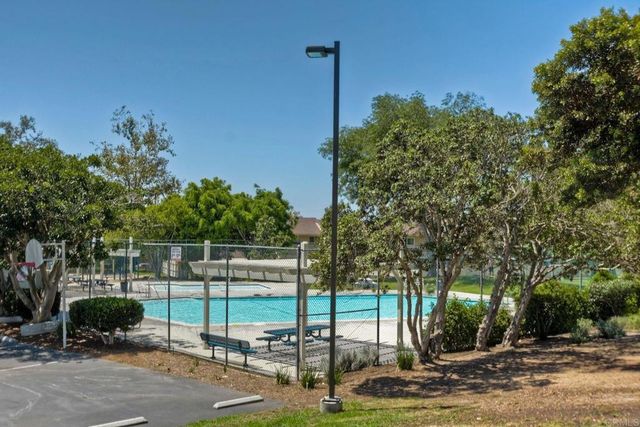111 Village Run W, Encinitas, CA 92024