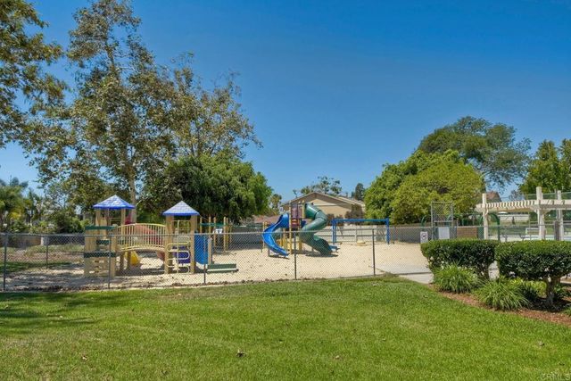 111 Village Run W, Encinitas, CA 92024