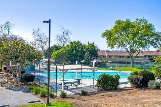 111 Village Run W, Encinitas, CA 92024