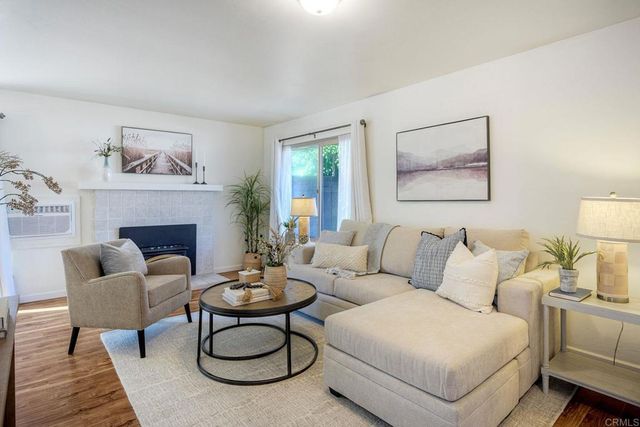 111 Village Run W, Encinitas, CA 92024