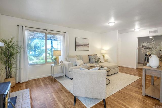 111 Village Run W, Encinitas, CA 92024